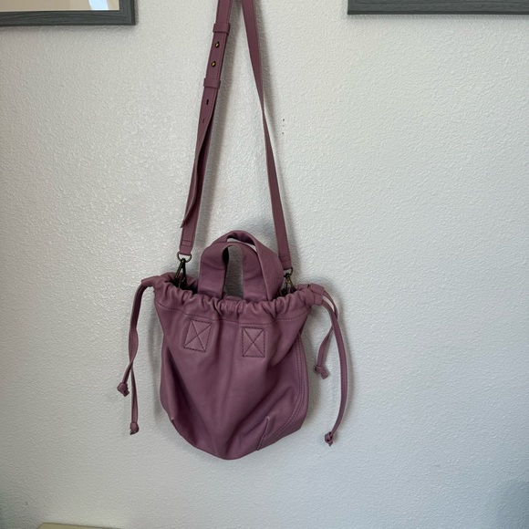 Madewell The Piazza Leather Clinched Crossbody Bag in Vibrant Lilac - Picture 11 of 13
